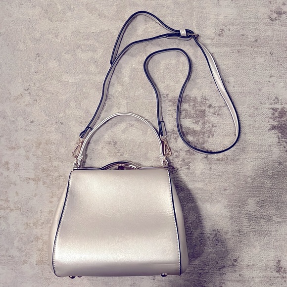 Beige/gold cross body. - Picture 4 of 4